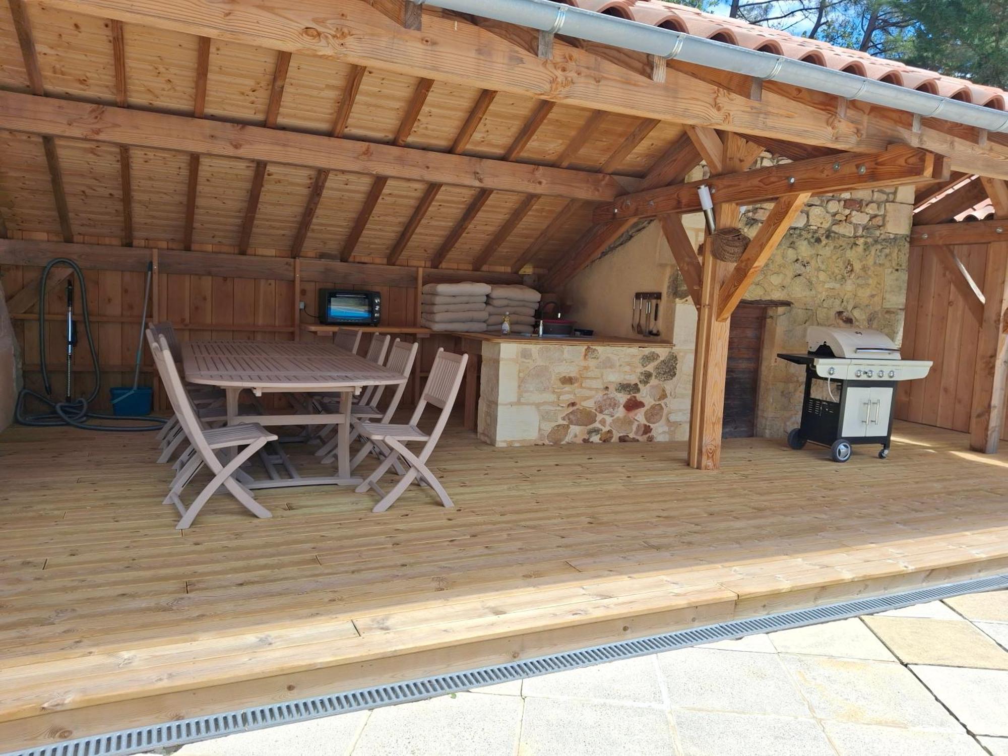 Aux Blanches Pierres Apartment Fumel Exterior photo