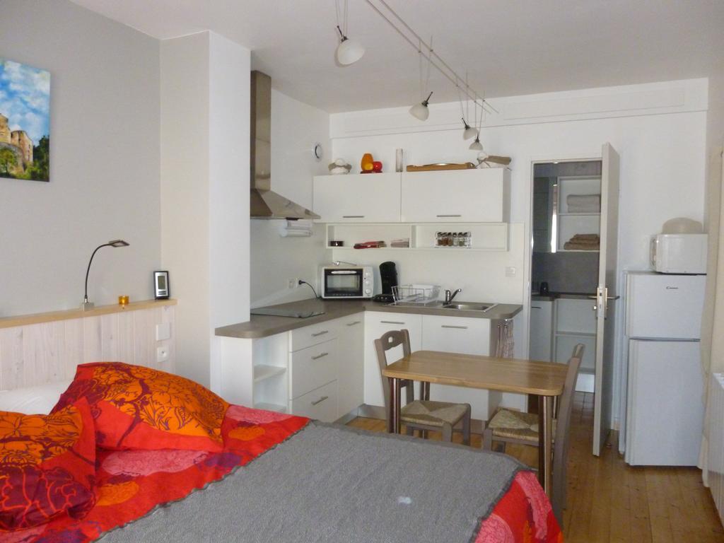Aux Blanches Pierres Apartment Fumel Exterior photo