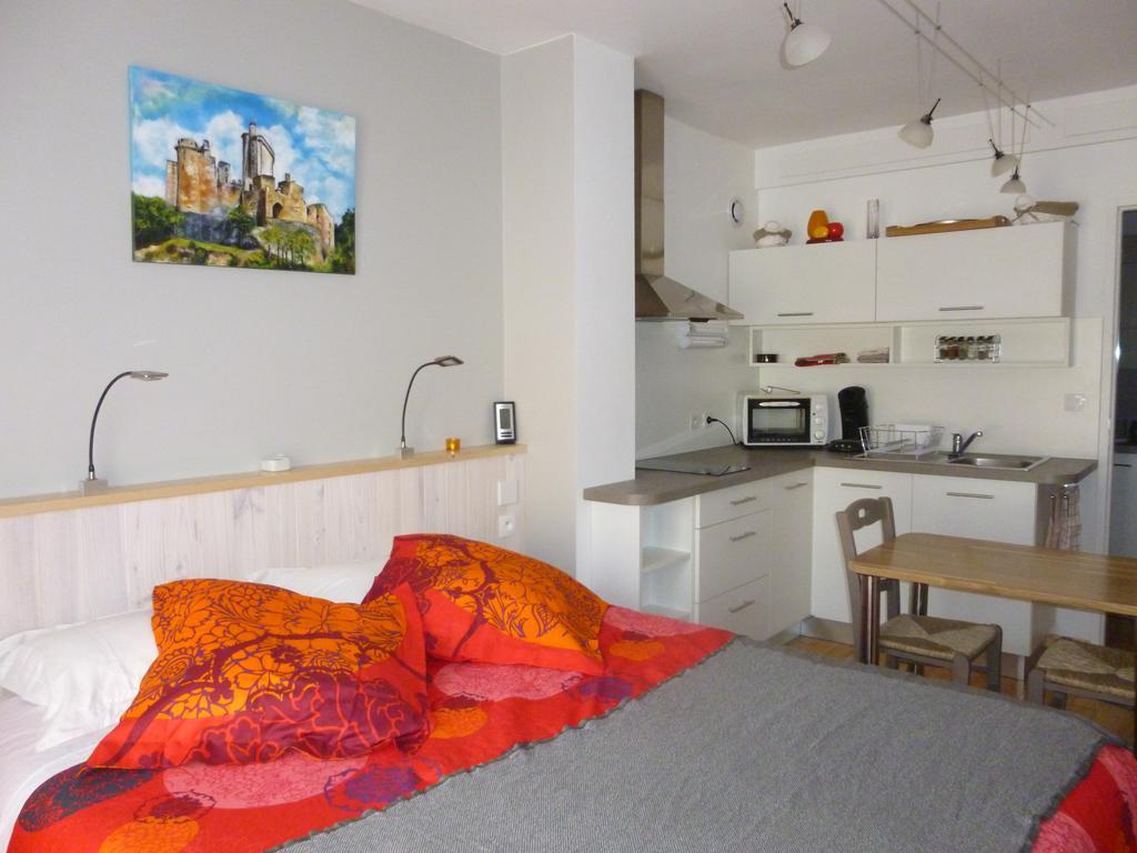 Aux Blanches Pierres Apartment Fumel Exterior photo