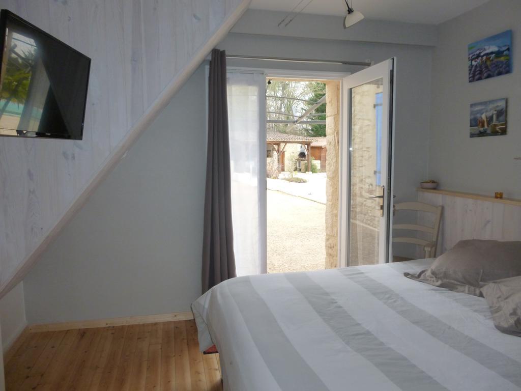 Aux Blanches Pierres Apartment Fumel Exterior photo